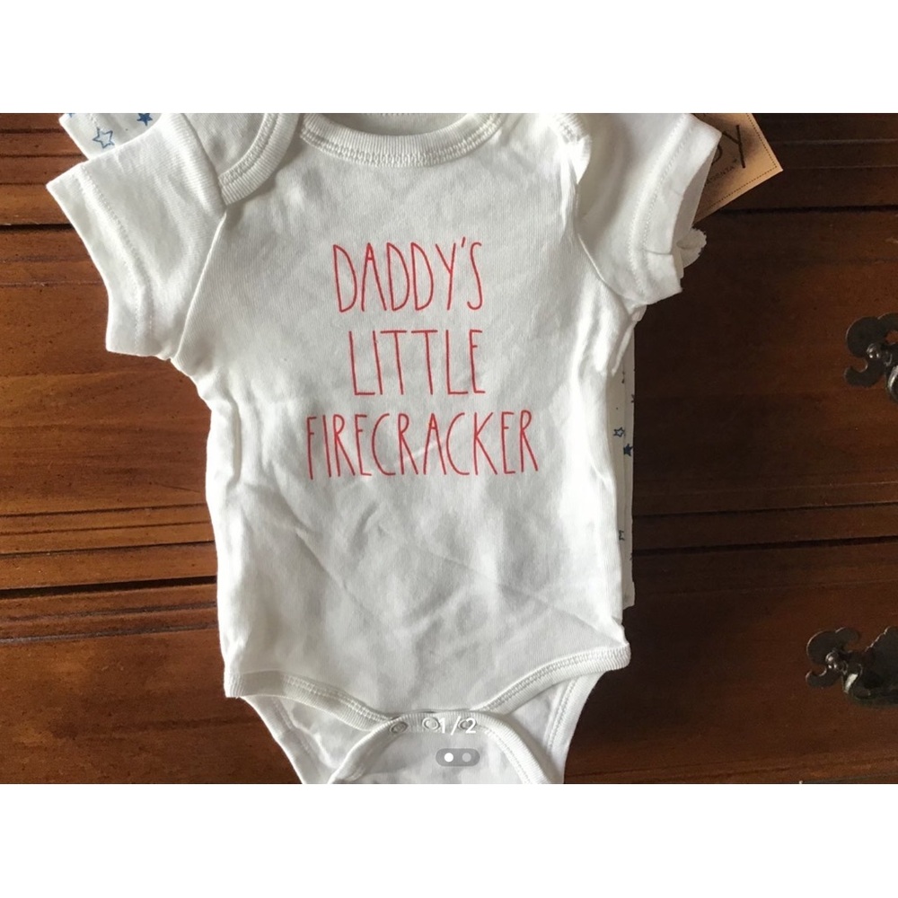 Rae Dunn DADDYS LITTLE FIRECRACKER onsies-3-6 Months
